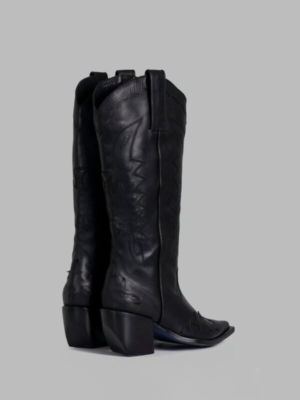CLOE - Image 3